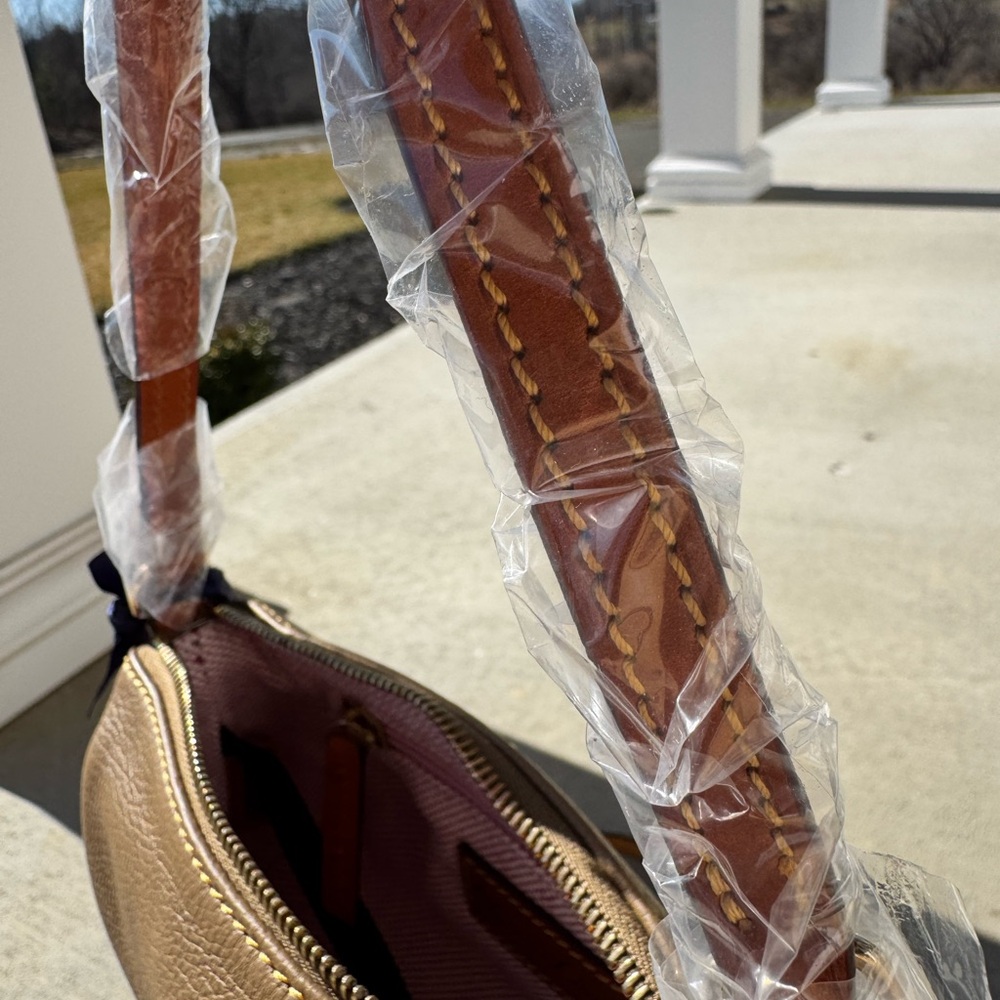 Dooney & Bourke NWT Pebbled Leather Crossbody Bag Brown Small Zip Purse - Picture 2 of 8